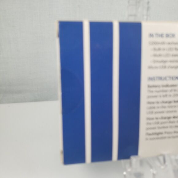 5200MAh Portable Battery Bank with Flashlight, Phone and Tablet Charger - Picture 3 of 7